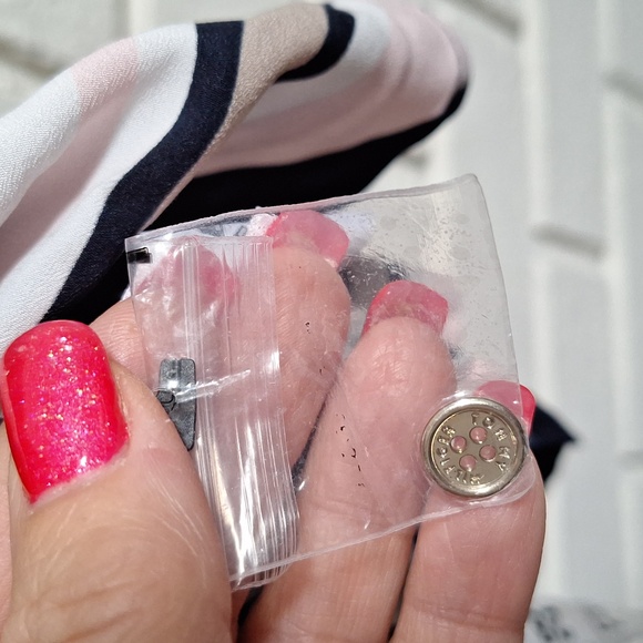 Tommy Hilfiger Gold Button-Up Long Sleeve Blouse. Size XL NWOT - Picture 11 of 12